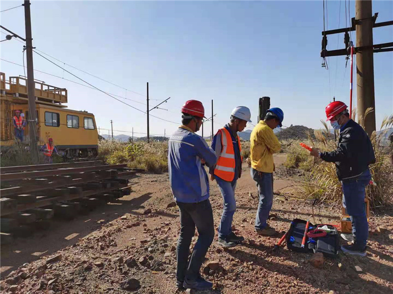 馬鋼鐵道檢修直流接地故障測試儀的現場指導和檢測